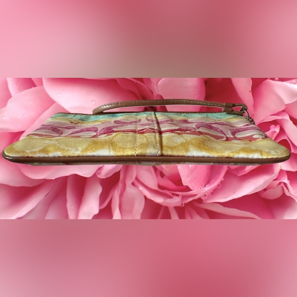 Coach Hamptons Weekend Signature Watercolor Wristlet - Picture 11 of 12